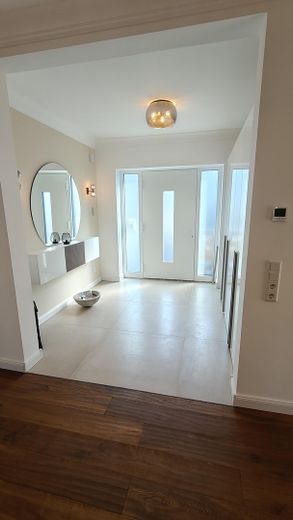 Luxuriöser Bungalow direkt an der Landesgrenze zu Schwanewede – Eingangsbereich