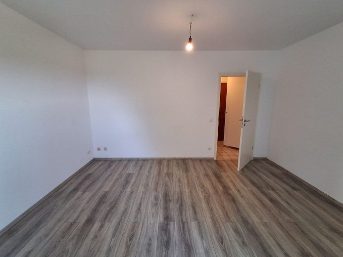gut geschnittenes und zentrales Apartment zu vermieten – Wohnraum