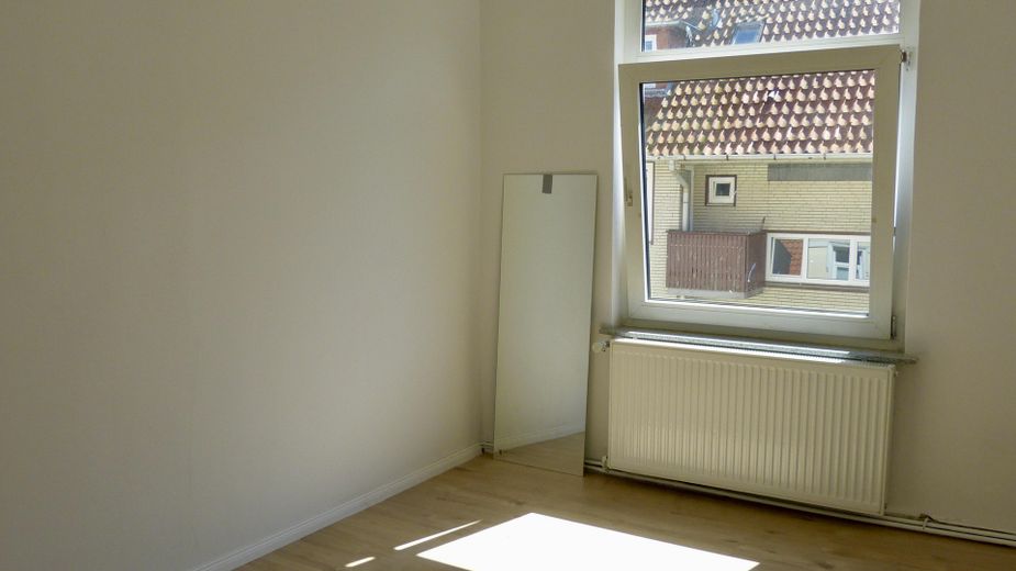 Sanierte 2-Zimmer-Wohnung mit Balkon in Bremerhaven – Schlafzimmer