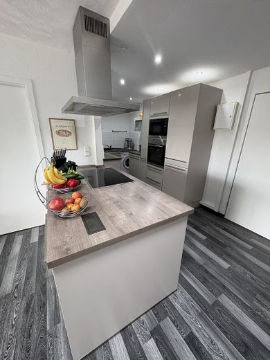 Links Tür zum Arbeitszimmer