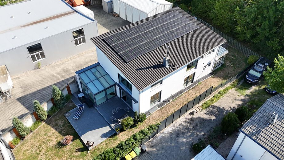 Werkstatt Ausstellung Lager mit exklusivem Betriebsleiter Wohnhaus – Wohnhaus mit Wintergarten
