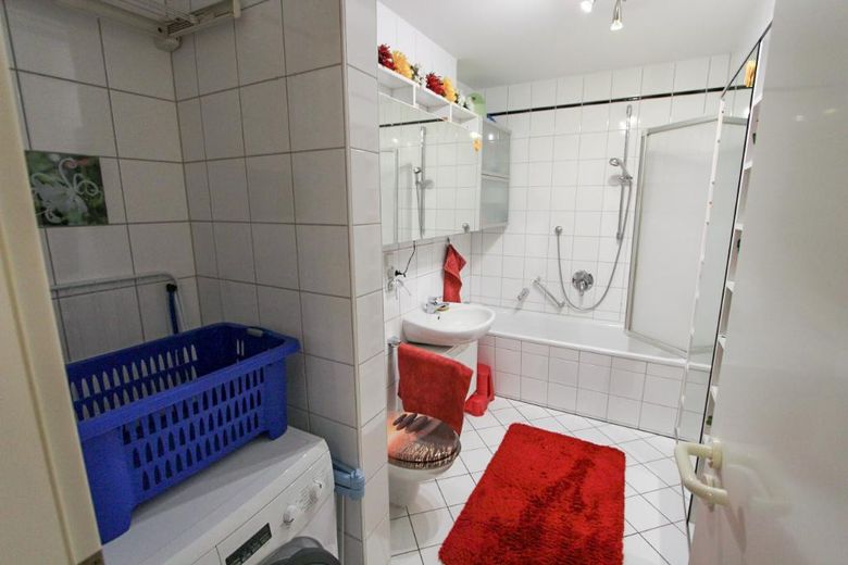 2 odalı Pankow dairesi; balkon, bahçe, bisiklet bodrumu, bodrum deposu (yeraltı otoparkı) – Badezimmer