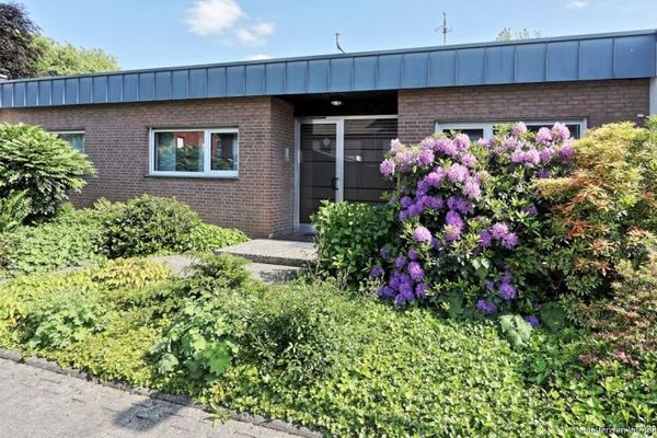 ARCHITEKTEN-BUNGALOW ... EBENERDIGER FREIRAUM ... GROSSZÜGIG ... HOMEOFFICE ... FÜR JEDE LEBENSPHASE