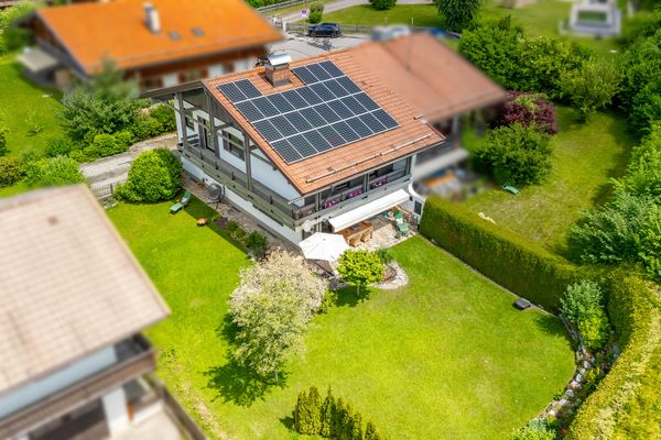 Lichtrijke halfvrijstaande woning met hoogwaardige afwerking vlak bij het meer