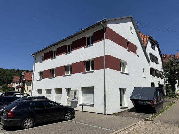 11 Zimmer auf drei Etagen – Haus in St. Johann-Würtingen, 2014 kernsaniert – Außenansicht 