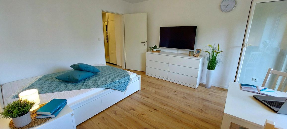 Modern möbliertes Apartment / befristet / Ingolstadt Unterhaunstadt / ab 01.08. frei – Wohn/Schlafzimmer 2