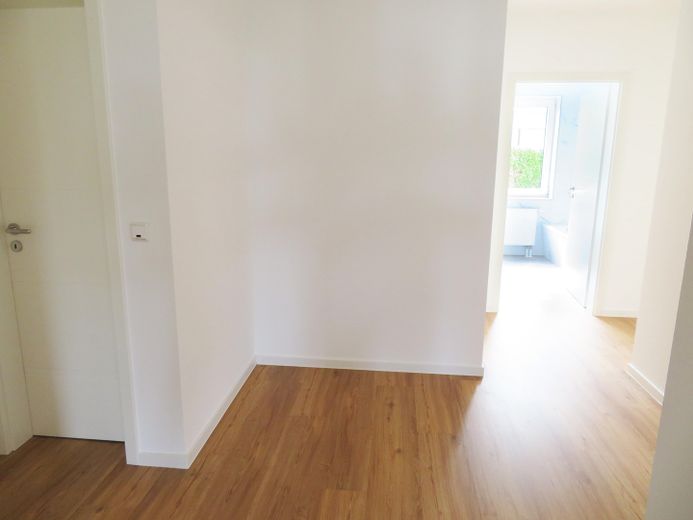 *Erstbezug nach Sanierung* 4 ZKB-Whg. 104 m² mit Terrasse & optionaler EBK – Diele 2