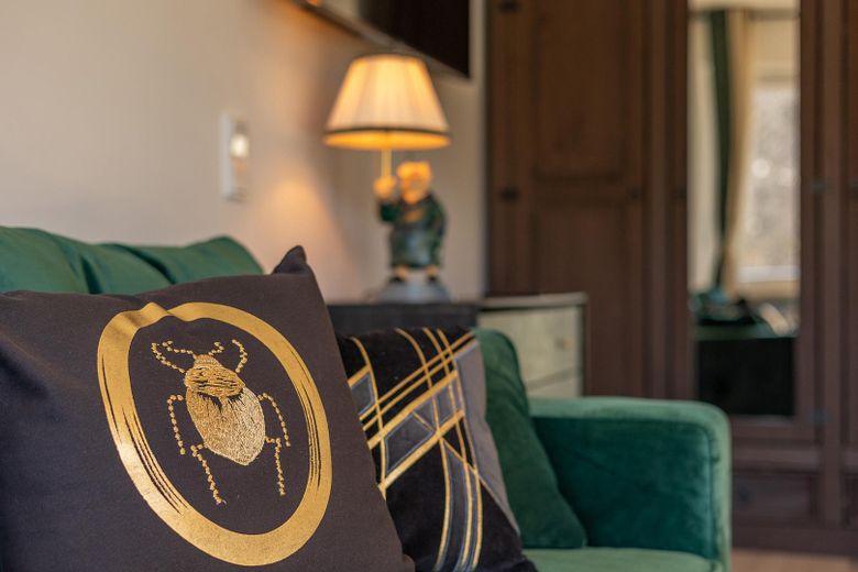 Wunderschöne City Wohnung im Zentrum von Dachau mit Blick auf den Schlosspark! Vollständig möbliert. – Design