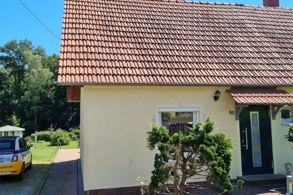 ***Połówka bliźniaka z 2,5 pomieszczeniami i działką XXL – rzadka oferta najmu o powierzchni 73 m²***