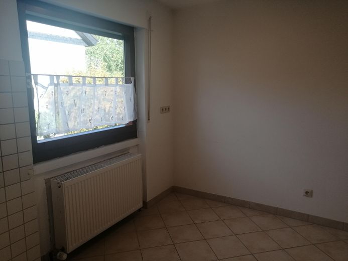 Appartement indépendant, loyer charges comprises : 790 euros – Küche + kleiner Abstellraum