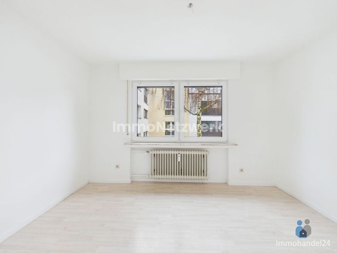NEU***sanierte, leerstehende 4 Zimmer ETW mit Balkon und TG-Stellplatz***TOPPREIS – Zimmer III