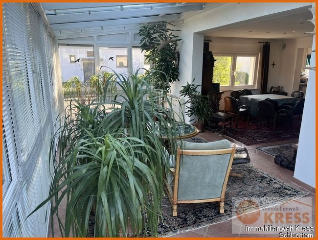 Großzügiges Wohlfühlzuhause: Großzügige Räume mit Kamin, hellem Wintergarten und sonnigem Terasse! – Bild 4