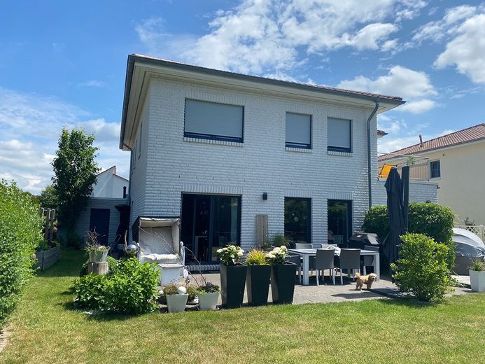 Affascinante casa unifamiliare con bel giardino a Groß Schwülper – Foto 9