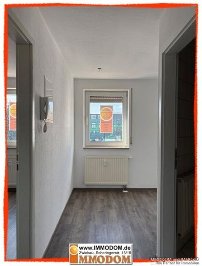2-Zimmer-Wohnung mit BALKON und TG-PKW-Stellplatz, zentral und bahnhofsnah, zu verkaufen! – Flur