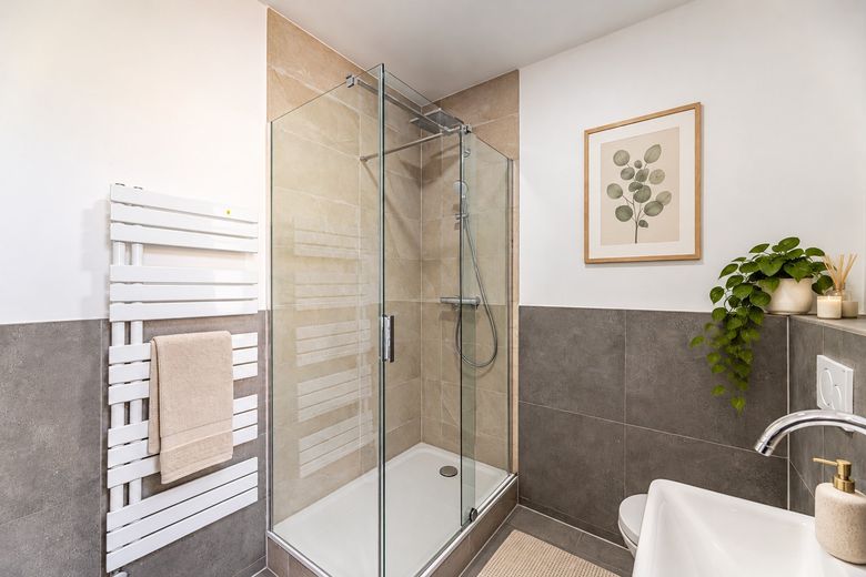 TOP gerenoveerde Altbau 3-kamerwoning! – Das Bad - Beispiel