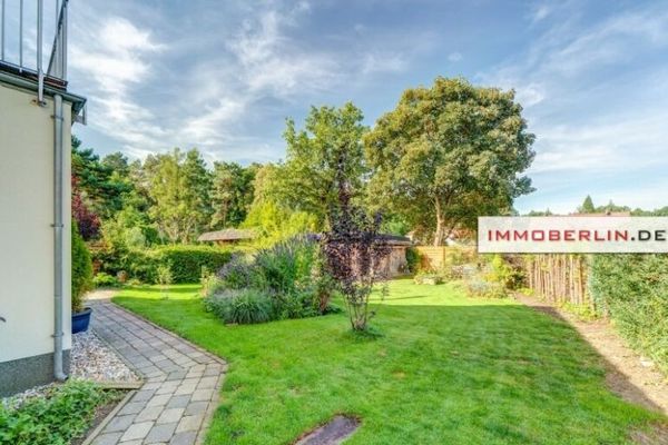 IMMOBERLIN.DE - Excellent detached house with a wonderful garden in a nature-oriented location