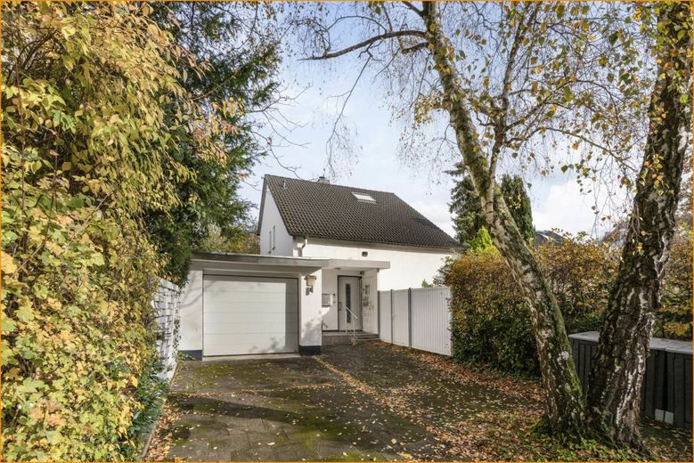 Freistehendes Einfamilienhaus in Köln Brück – Hausansicht