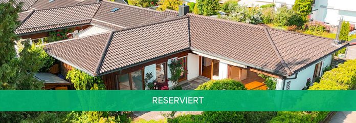 Außenaufnahme Haus + Garten