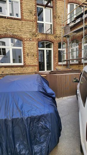 Top ground-floor 5-room KfW apartment with kitchen and balcony in a prime location in Wiesbaden Mitte – Balkon Außenansicht