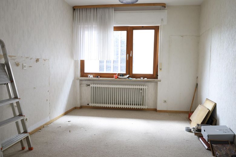 139 qm | 7 Zimmer | 2 Balkone | Reihenendhaus für 125.000 € – 2. OG Schlafzimmer Foto 1