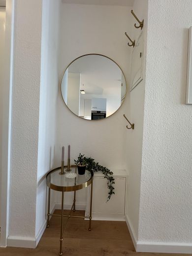 Berlin-Mitte: elegant gemeubileerd 2-kamerappartement; instapklaar elegant gemeubileerd appartement met 2 kamers (GEEN MAKELAARSKOSTEN) – Garderobe
