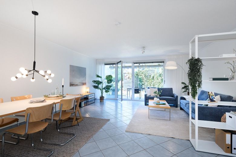 Highlight im Röthelheimpark - bezugsbereit, 4 Zimmer, großer Garten mit Pool – Wohnbereich