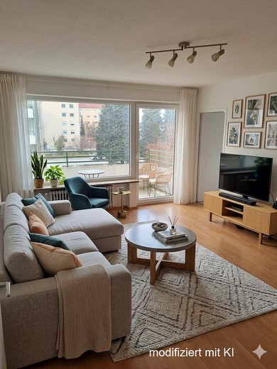 Zentrumsnahe, teilsanierte, renovierte 2-Zimmer-Wohnung mit Balkon, Duplexgarage in Berg am Laim – Beispiel Wohnzimmer