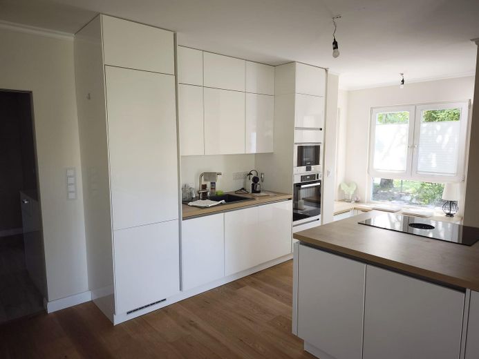 Apartamento de 2,5 habitaciones disponible para ocupar, con terraza orientada al sur, jardín y plaza de aparcamiento en Berlín-Rudow, sin comisión – Foto 3