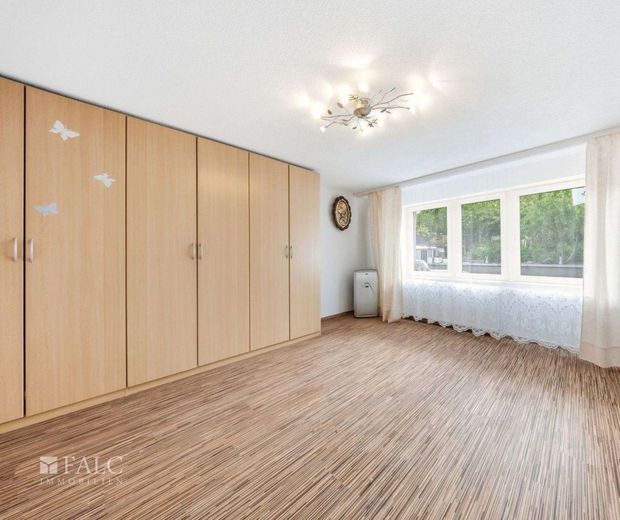 Wohnanlage mit 3 Wohneinheiten im Grünen - solide Mietrendite inklusiv !! – EG Schlafzimmer 1