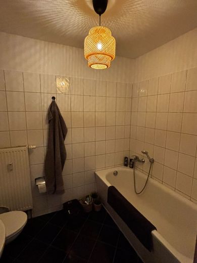 niepowtarzalne, zmodernizowane mieszkanie na poddaszu 2,0 pok. kuchnia z EBK/łazienka z wanną - ok. 55,96m² - Schloßchemnitz – 260706_MW_ETW_Nr.12 DG_rechts_BS8_KMS_Bilder_017_Bad