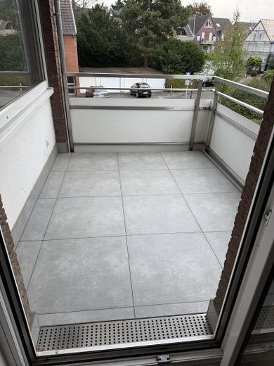 Top Lage in Heerdt - Top Wohnung - sehr gut geschnittene 4-Zimmer Wohnung - neue Küche – Balkon
