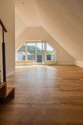 Moderne 4-Zimmer-Maisonette mit offenem Wohnkonzept, Balkon & TG-Stellplatz in Top-Lage – Wohn-/Essbereich