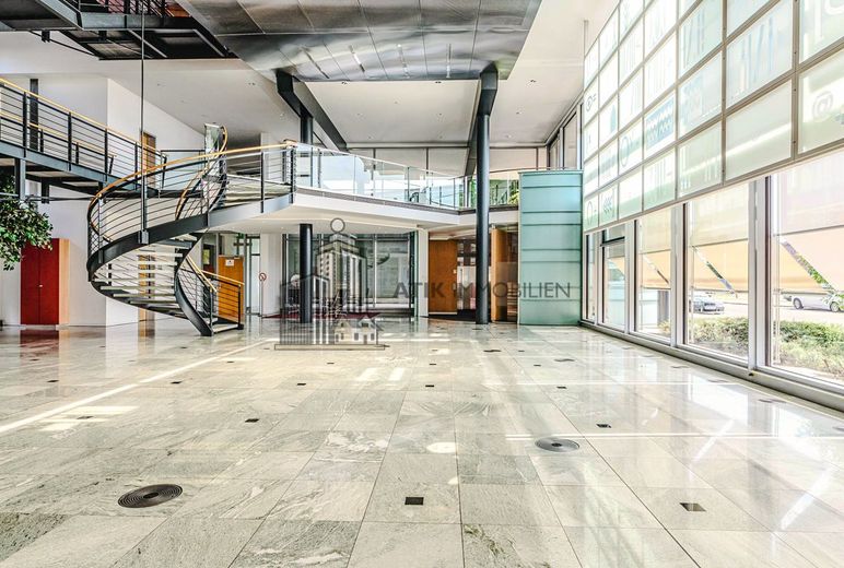 ATIK: Herausragende Architektur x Repräsentative Büro- und Schulungsflächen - provisionsfrei – Foyer