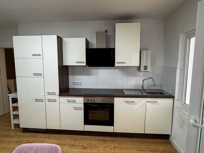 zentrale 3 Zimmer Wohnung mit Wintergarten – Einbauküche