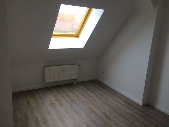 * Vermietete und günstige DG 3-Zimmerwohnung mit Wannenbad, EBK und Laminat in ruhiger Lage! * – IMG_5796