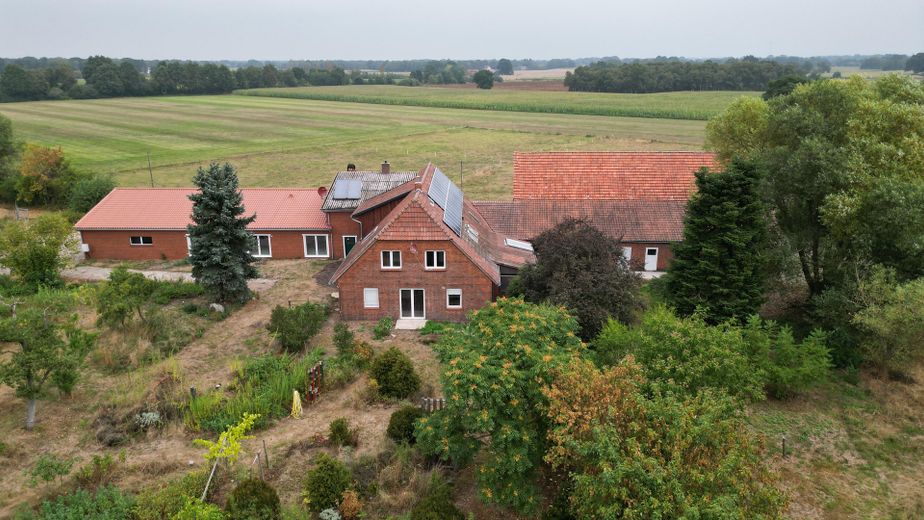 Casa de campo para artesanos y aficionados a los caballos: 2 viviendas, 670 m² de superficie útil – Hofstelle Südseite