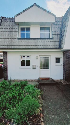 Eingang und Vorgarten