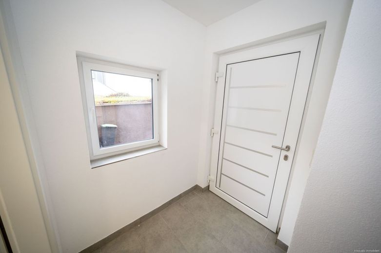 Modernisiertes Einfamilienhaus in kleiner Nebenstraße von Püttlingen – Eingangsbereich