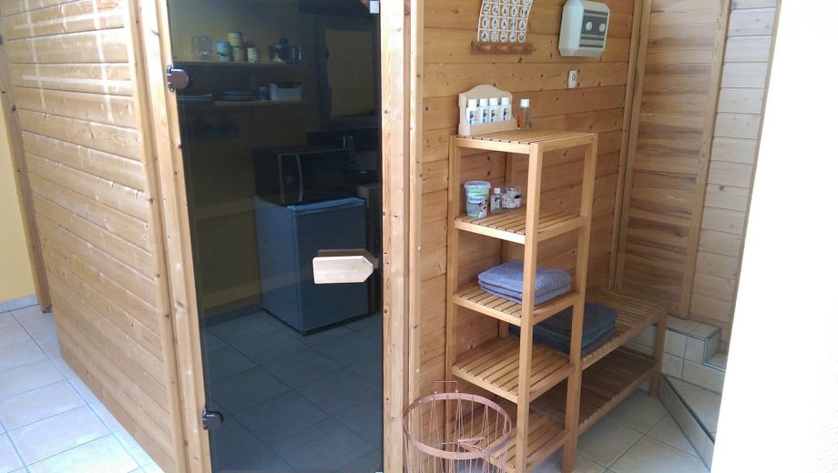 Ruhiges Wohnen in begehrter Lage mit viel Platz im ausgebauten Nebengebäude – Anbau Sauna