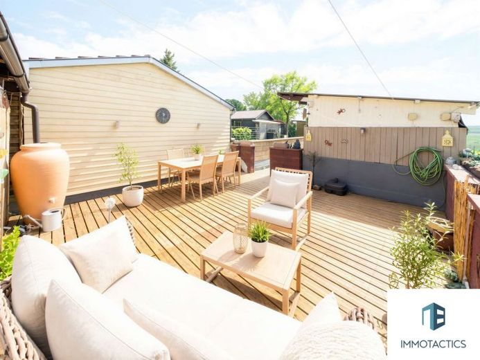 Vielseitiges Wohnensemble mit Garten, Terrasse und angrenzenden Weinreben in Hangen-Weisheim – Foto 1
