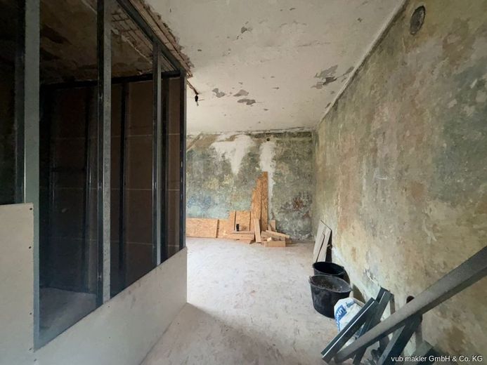 Haus mit Entwicklungsmöglichkeiten bietet  Potenzial für Investoren, Familien oder handwerklich versierte Käufer – VUB0002214-14