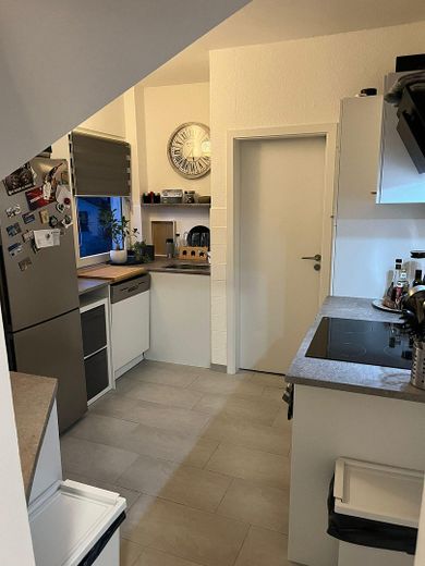 Appartement de 4 pièces avec cuisine équipée et jardin à louer ! Animaux domestiques autorisés ! – Photo 3