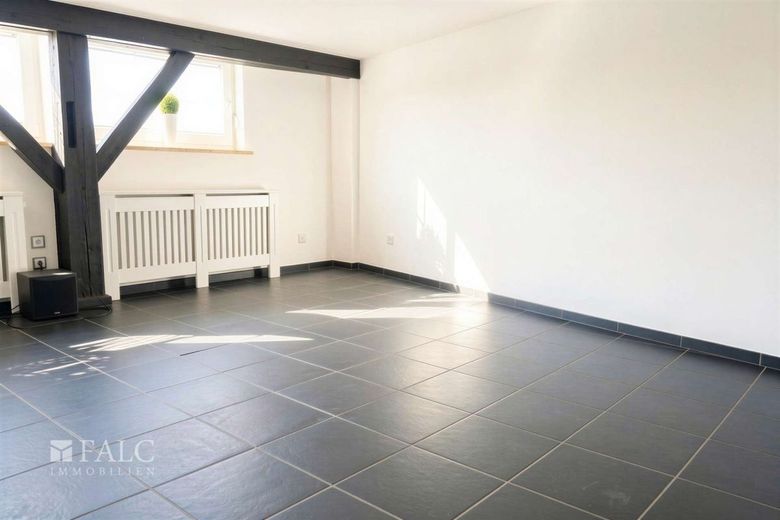 Exklusives Renditeobjekt mit zwei Wohnhäusern – Zimmer 2 EG (KI generiert)