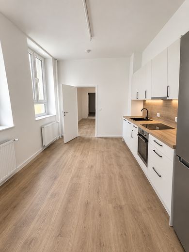 Effizient nutzbare Bürofläche / Atelier mit 80 m² (teilbar) in Krefeld – Lager / Küche - KI-Vorschau