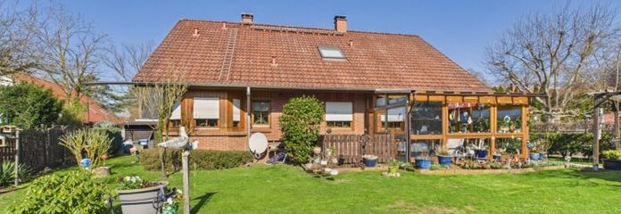 Quelkhorn | Atrakcyjny dom dla 3 rodzin na pięknej działce