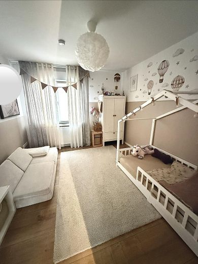 Modernisiertes Reihenendhaus in unverbaubarer Feldrandlage – provisionsfrei – Kinderzimmer 2 im EG
