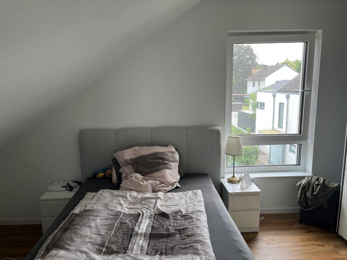 Appartamento moderno di nuova costruzione in posizione centrale a Holzhausen – Schlafzimmer