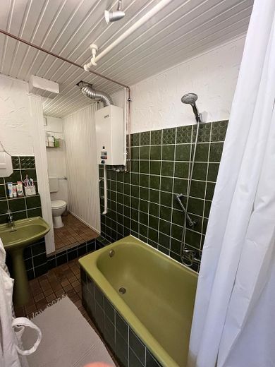 Suitable for a shared flat, 2 balconies(!), quiet side street, good infrastructure – 20 - bad
