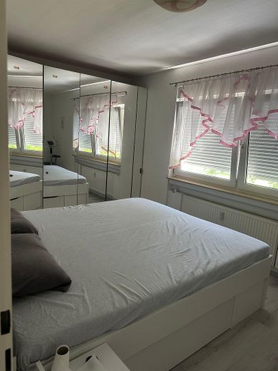 Helle, vermietete Wohnung an der schweizer Grenze | Kapitalanlage – Schlafzimmer