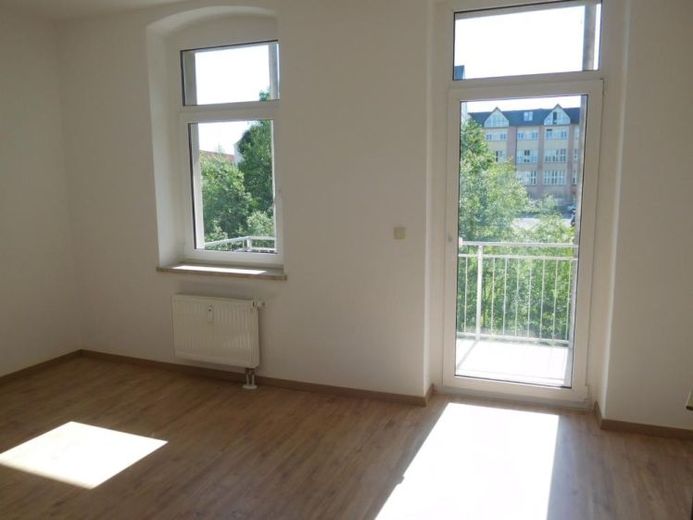 Tolle 2-Raum mit sonnigem Balkon, geräumiger Küche sowie Stellplatz bei Bedarf direkt in der City ! – Foto 1